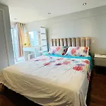 Habitaciones Con Vistas A La Ciudad Y Parque