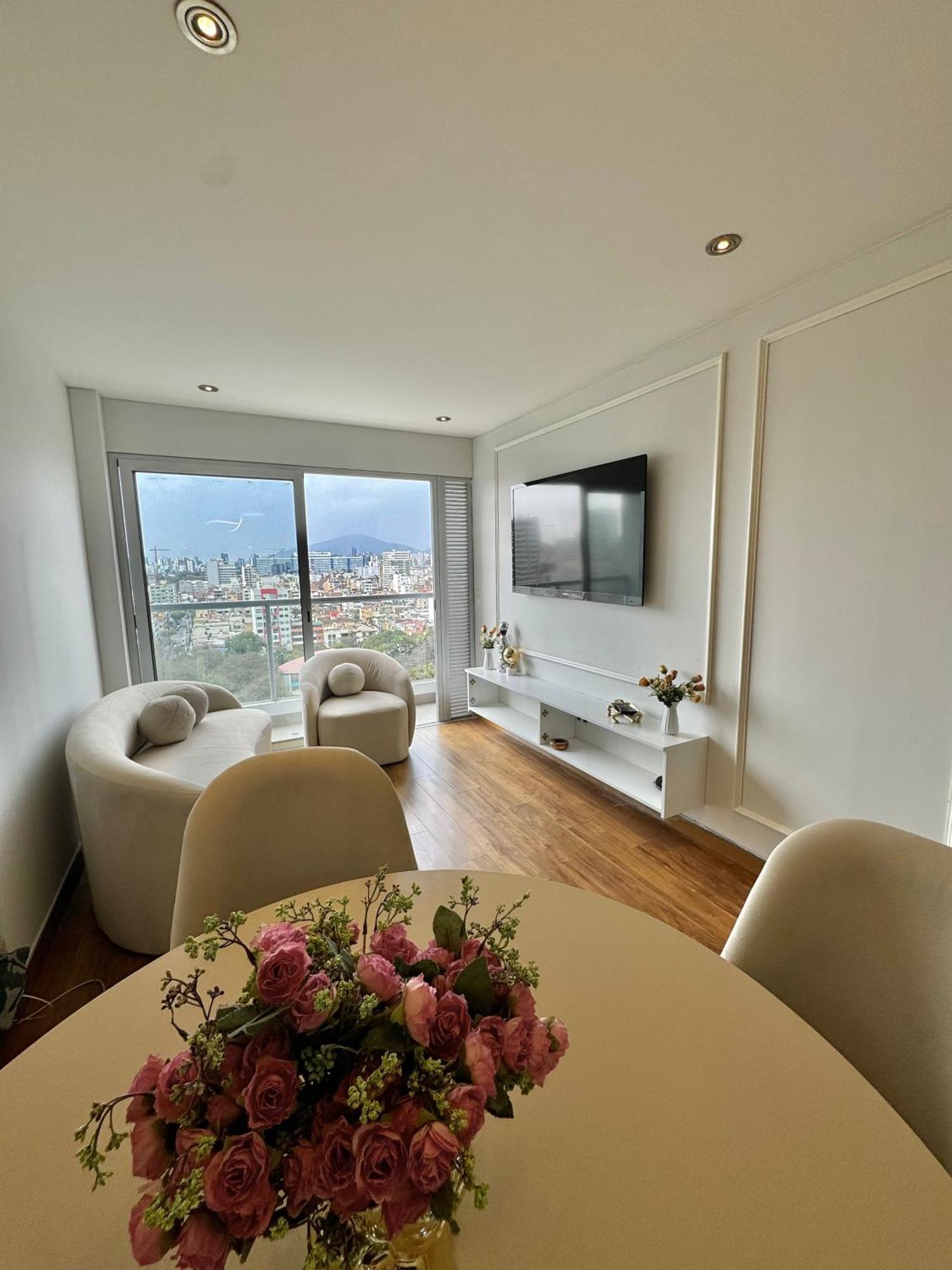 Habitación en casa particular Con Vistas A La Ciudad Y Parque *